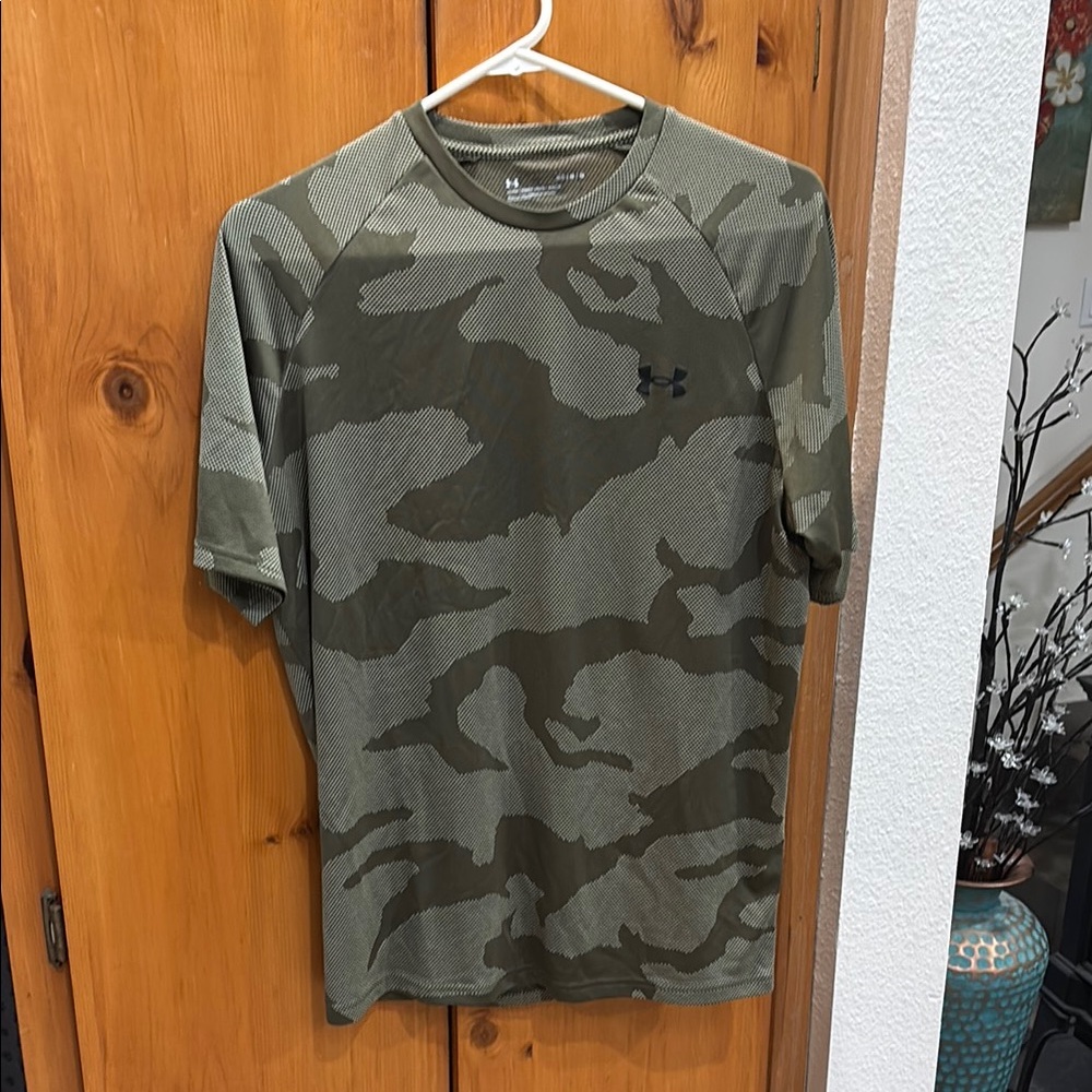 Under Armour Men's Green Camo Shirt